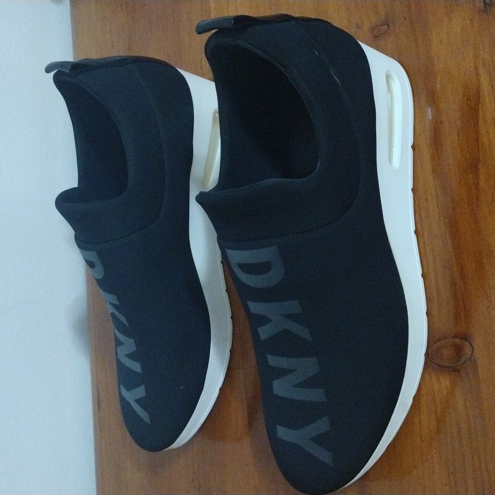 DKNY slip On Lightweight Sneakers